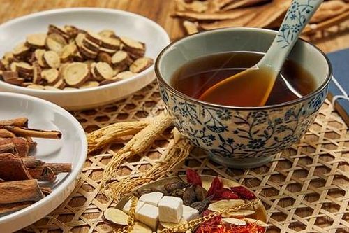 Thuốc bắc, thuốc nam nên uống nóng, ấm hay lạnh?
