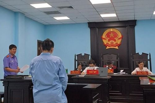 Nữ giúp việc theo giờ trộm tài sản của 3 chủ nhà