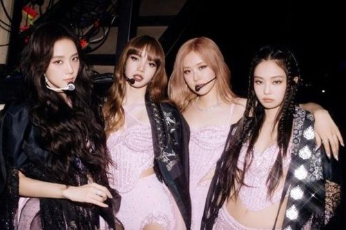 Chờ hàng giờ, chi chục triệu đồng để săn vé Taylor Swift, BlackPink