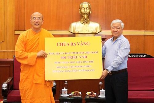 Tiếp nhận ủng hộ phẫu thuật thay thủy tinh thể cho người nghèo