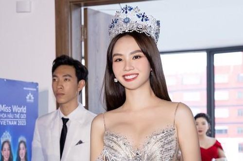 Dàn sao Việt thả dáng tựa nữ thần nhưng dân tình đổ dồn sự chú ý vào Hoa hậu Mai Phương vì lý do này