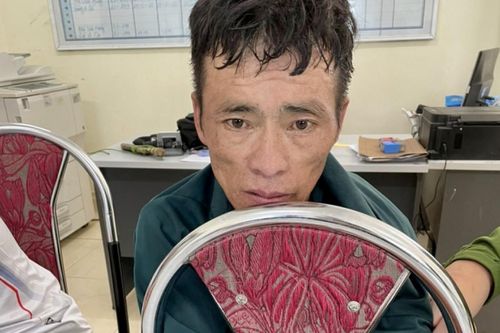 Tóm gọn đối tượng bị truy nã luôn mang súng bên người