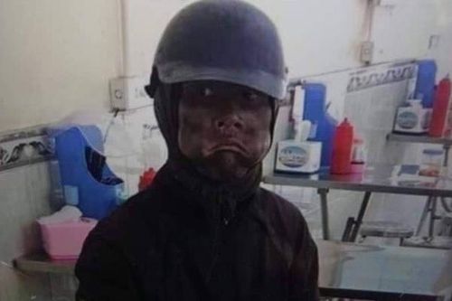 Cảnh giác nhóm người lạ, ăn mặc nhếch nhác đến nhà xin cơm, xin tiền