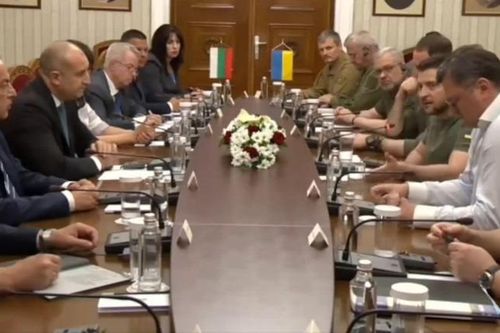 Tổng thống Bulgaria bối rối khi bị Tổng thống Ukraine công kích