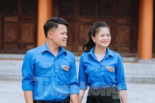Vợ chồng cán bộ Đoàn cùng xây dựng hoài bão với màu áo xanh tình nguyện