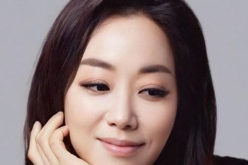 Nữ ca sĩ đột tử trong nhà vệ sinh trước giờ diễn vài phút