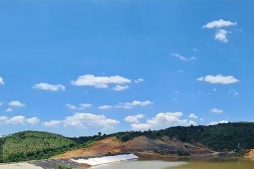 Xuống hồ tắm, hai em nhỏ đuối nước tử vong