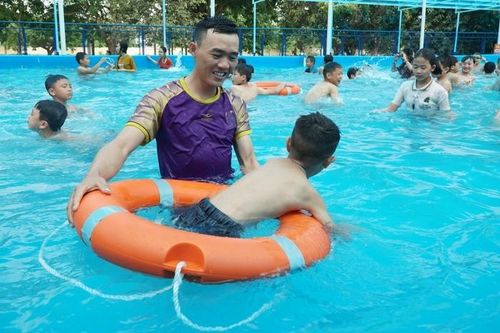 Nghệ An đầu tư xây bể bơi di động và hỗ trợ tiền dạy bơi cho trẻ em nghèo