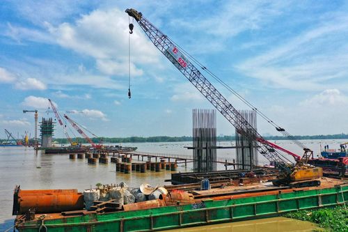 Hình hài cây cầu lớn nhất Vành đai 3 TP.HCM sau 9 tháng thi công