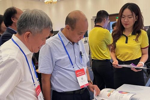 Doanh nghiệp chuyển đổi số phải tự chuyển mình, 'nhảy xuống nước sẽ có phao'