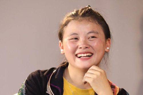Di của 'Những đứa trẻ trong sương' tự theo bạn trai hơn 7 tuổi về làm vợ