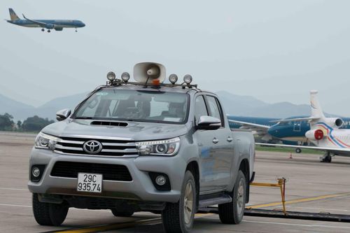 Quy trình thu gom 'vật thể lạ' tại sân bay Nội Bài