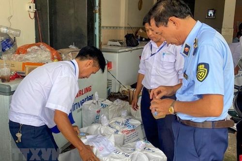 Cần Thơ: Phát hiện hơn 1,3 tấn đùi gà, chân giò lợn hết hạn sử dụng