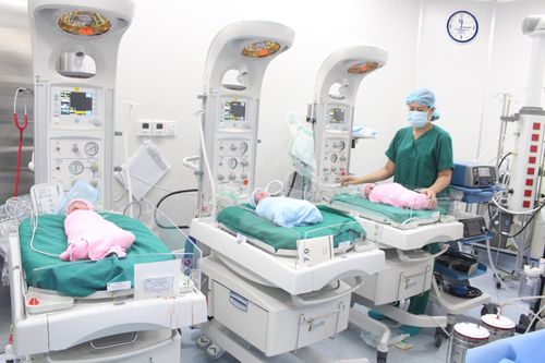 Hy hữu sản phụ mang tam thai tự nhiên với 3 túi ối riêng biệt