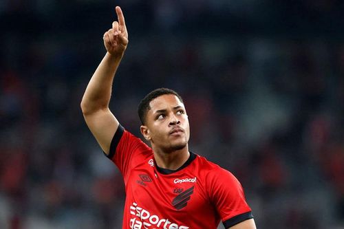 Chelsea, Man Utd và PSG quyết đánh bại Barca trong cuộc đua giành 'thần đồng Brazil'