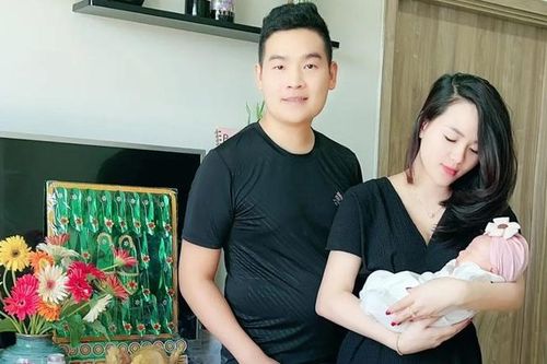 Vợ hạnh phúc khi chồng chăm sóc và nấu cơm cữ sau sinh mổ