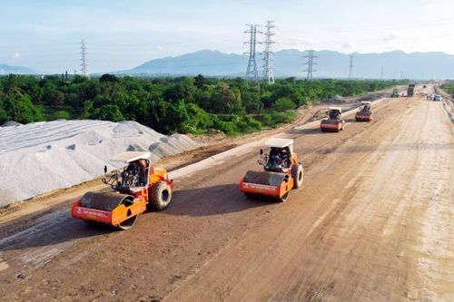 Quảng Ngãi thúc tiến độ cấp phép khai thác các mỏ khoáng sản làm vật liệu thi công cao tốc