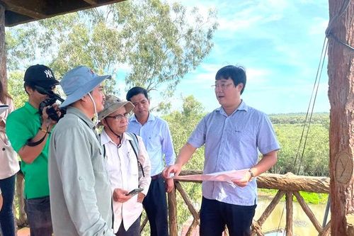 Bí thư Tỉnh ủy Lê Quốc Phong khảo sát tại Vườn Quốc gia Tràm Chim về bảo tồn sếu