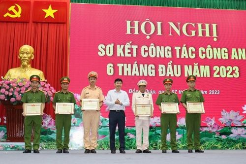 Chú trọng thực hiện tốt công tác dân vận, an ninh, an toàn ở cơ sở