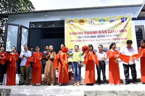 Phú Lương: Bàn giao nhà mới cho 3 hộ nghèo