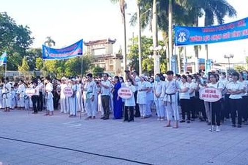 Nâng cao tiếng nói của phụ nữ và trẻ em gái