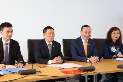 Tăng chiều sâu hợp tác với Sở Giao dịch chứng khoán Luxembourg để phát triển xanh, bền vững