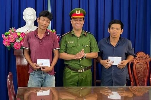 Bơi qua sông lẩn trốn tên cướp vẫn không thoát khỏi tay hai anh phụ hồ