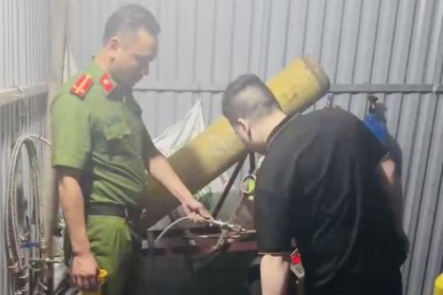 Điểm sang chiết 'bóng cười' cực lớn ngụy trang trong khu vực bãi xe