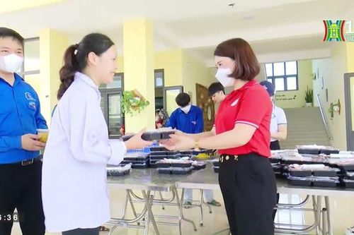 Ấm lòng suất cơm miễn phí tiếp sức cho sĩ tử | Người tốt quanh ta | 07/07/2023