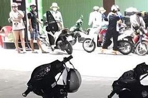 Vây bắt nhóm 'quái xế' chạy xe dàn hàng ngang, nẹt pô gây mất trật tự