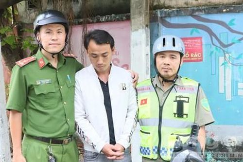Công an quận Tân Bình: Xử lý, xóa nhiều 'ngân hàng cột điện'