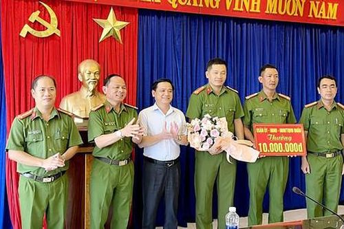 Khen thưởng Ban chuyên án khám phá đường dây mua bán ma túy