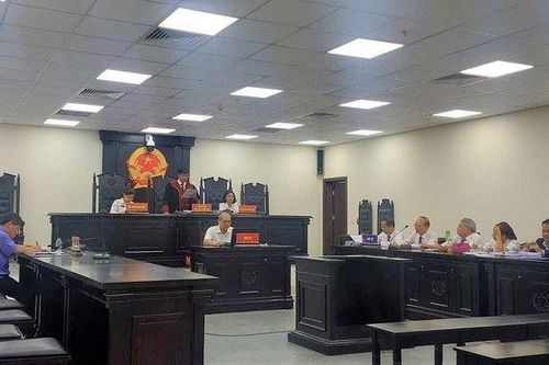 Phiên tòa xử luật sư nói xấu đồng nghiệp vắng mặt cả bị cáo và bị hại