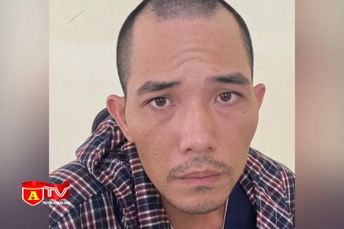 Mật phục bắt đối tượng giấu ma túy ở miệng