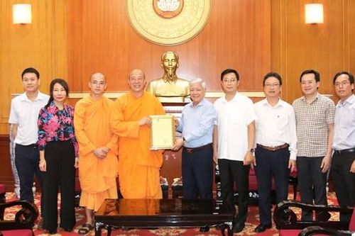 BẢN TIN MẶT TRẬN: Mang lại đôi mắt sáng cho người nghèo