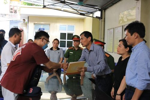 MTTQ Việt Nam TP thăm hỏi gia đình nạn nhân vụ cháy ở phường Thổ Quan