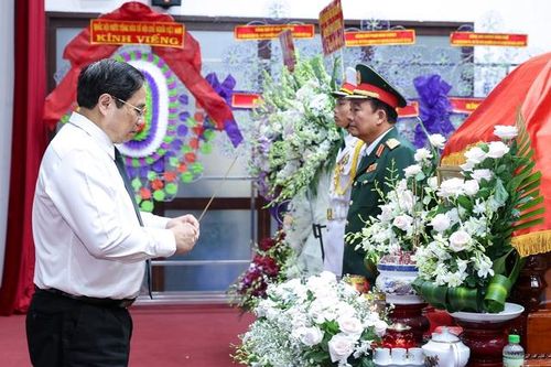 Thủ tướng Phạm Minh Chính viếng nguyên Trưởng ban Tổ chức Trung ương Lê Phước Thọ
