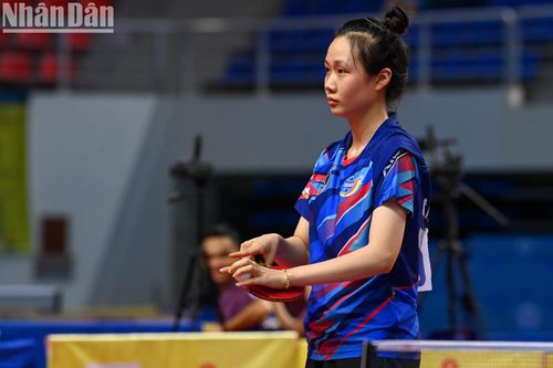 Những nét duyên dáng bên bàn bóng