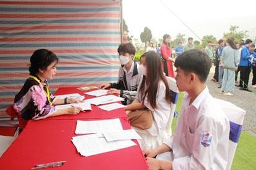 Cầu nối giữa doanh nghiệp và người lao động
