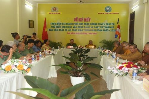 Đắk Nông: Ký kết kế hoạch phối hợp và tổ chức tuyên truyền vận động Tăng, Ni, Phật tử tham gia bảo đảm trật tự, an toàn giao thông trên địa bàn tỉnh