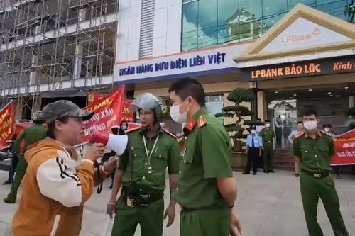 Nhiều khách hàng của LienVietPostBank Bảo Lộc 'sập bẫy' nhân viên tín dụng