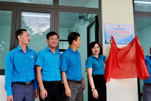 Khánh thành nhà công vụ cho giáo viên miền núi Kon Tum