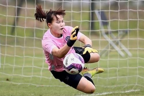 Tiểu sử thủ môn Khổng Thị Hằng