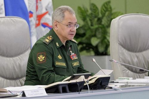 Tình hình Nga-Ukraine: Bộ trưởng Quốc phòng Nga thị sát công tác huấn luyện; Tổng thống Zelensky đi thăm Đảo Rắn ở Biển Đen