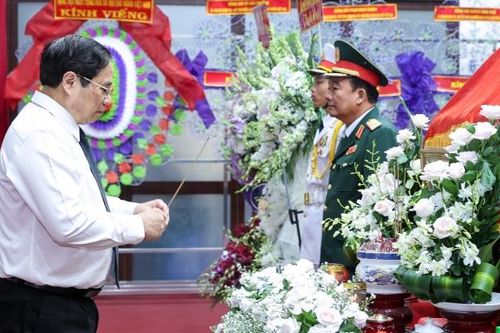 Thủ tướng Phạm Minh Chính viếng nguyên Trưởng ban Tổ chức Trung ương Lê Phước Thọ