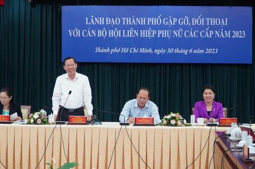 Phụ nữ đừng tự làm khổ mình