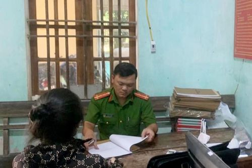 'Nữ quái' đột nhập quầy tạp hóa trộm... bia