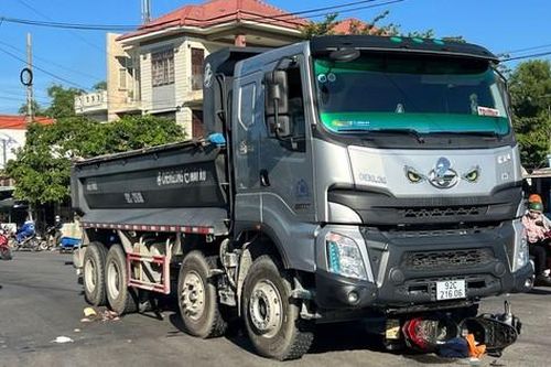 Nữ công nhân tử vong trên đường đi làm sau va chạm với xe tải