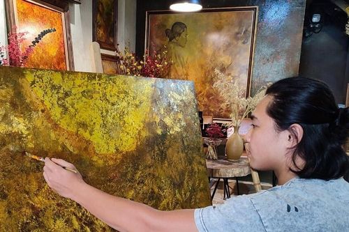 Họa sĩ 9X mê đắm với 'quốc họa' của Việt Nam