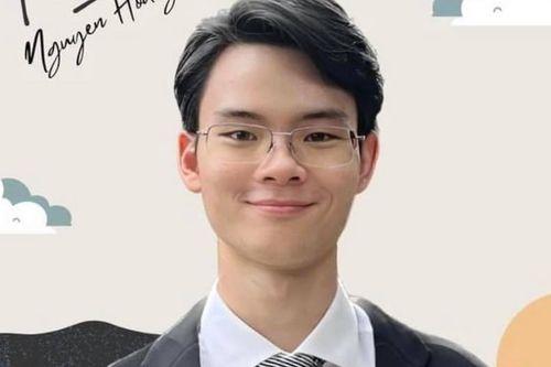 Trở thành thủ khoa kép trường Sư phạm khi từ bỏ 4 năm học bác sĩ đa khoa